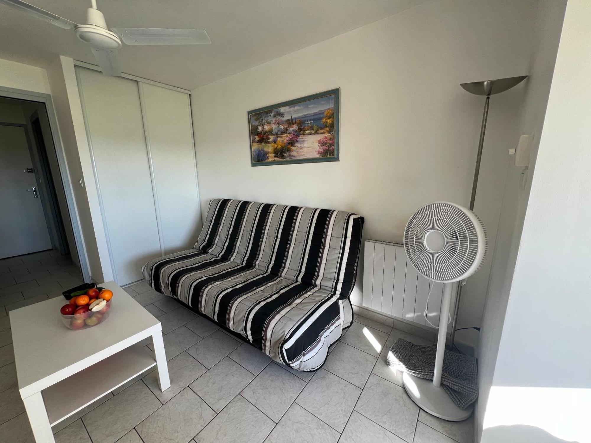 Joli Studio Tres Clair A Proximite Mer Pour 3 Personnes La Londe-les-Maures Exterior foto